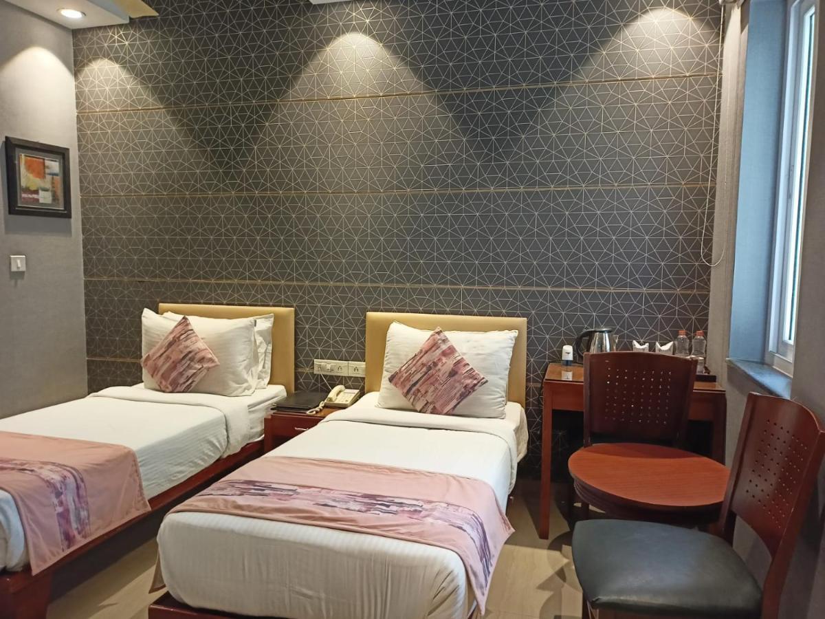 Cosy Grand, Chanakyapuri By The Cosy Hotels New Delhi Exterior photo