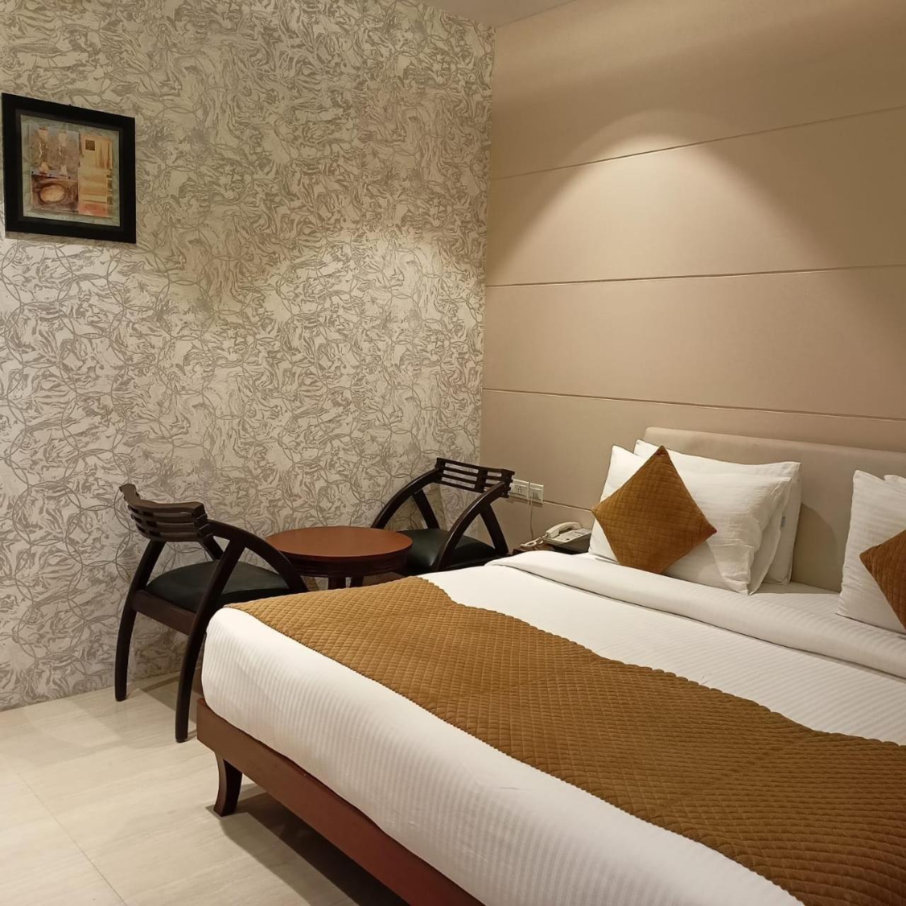 Cosy Grand, Chanakyapuri By The Cosy Hotels New Delhi Exterior photo